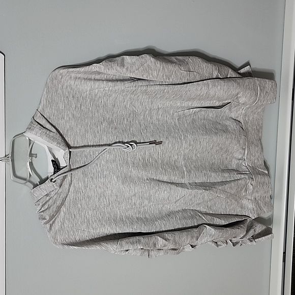 Vigorics Exercise Shorts & Hoodie Set, Women's Small, Gray. Shirred/gathere arms - Picture 2 of 11